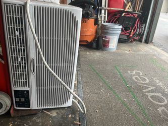 Seasons in wall ac unit