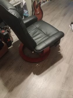 Swivel recliner.