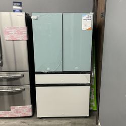 Samsung BESPOKE 29 Cubic Ft. Full Depth Refrigerator With Beverage Center And Ice Maker‼️