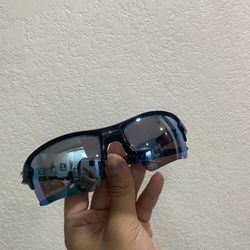 Oakleys Flak 2.0 Sunglasses