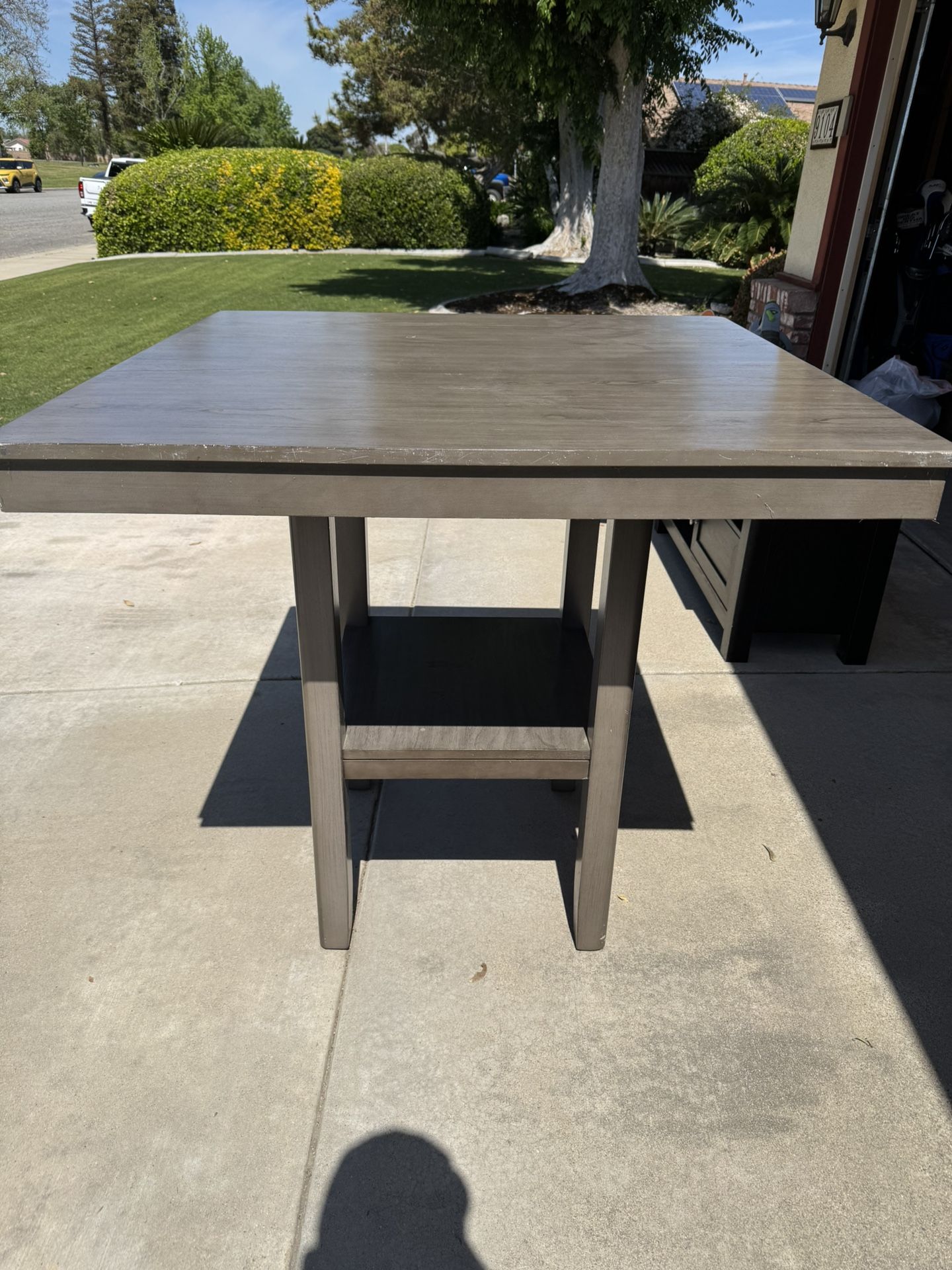 Table/Furniture