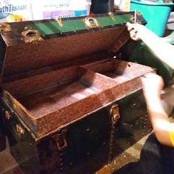 LARGE VINTAGE  TRUNK*Great Condition 