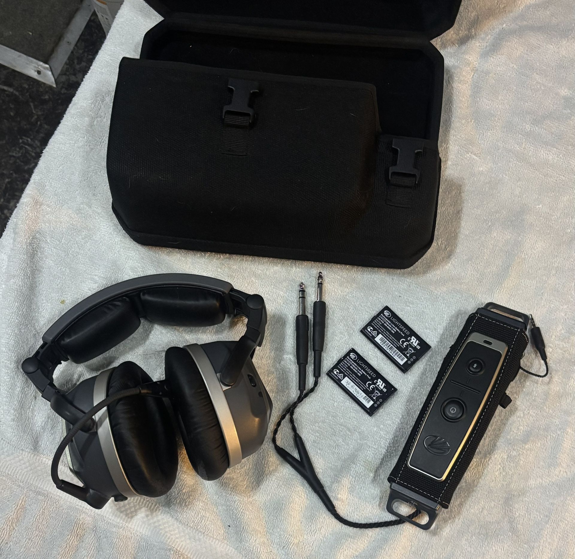 Cordless Aviation Headset - Lightspeed Tango