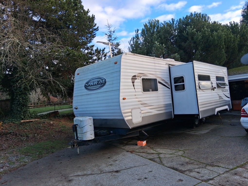 2011 Salem RV/Camper