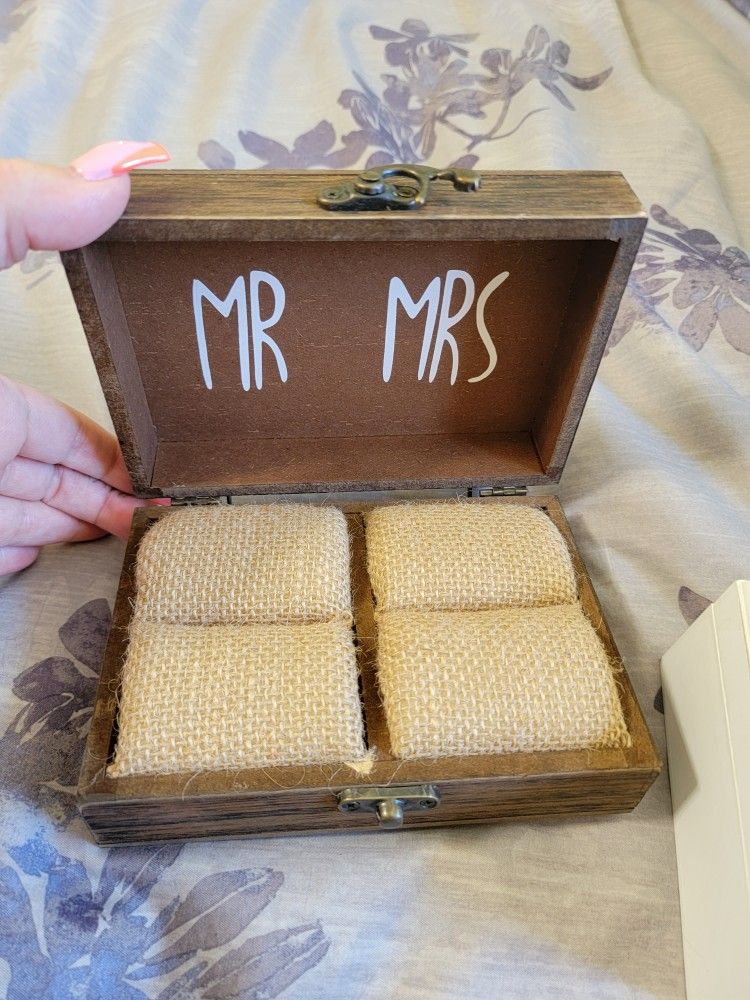 Wedding Ring Box, Mr. And Mrs.