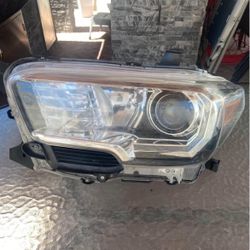 16-21 TOTOTA TACOMA DRIVER SIDE HEADLIGHTS