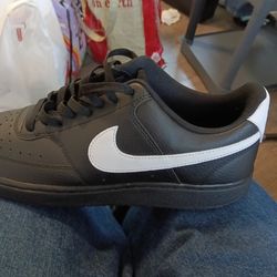Brand new pair of Nikes 10.5