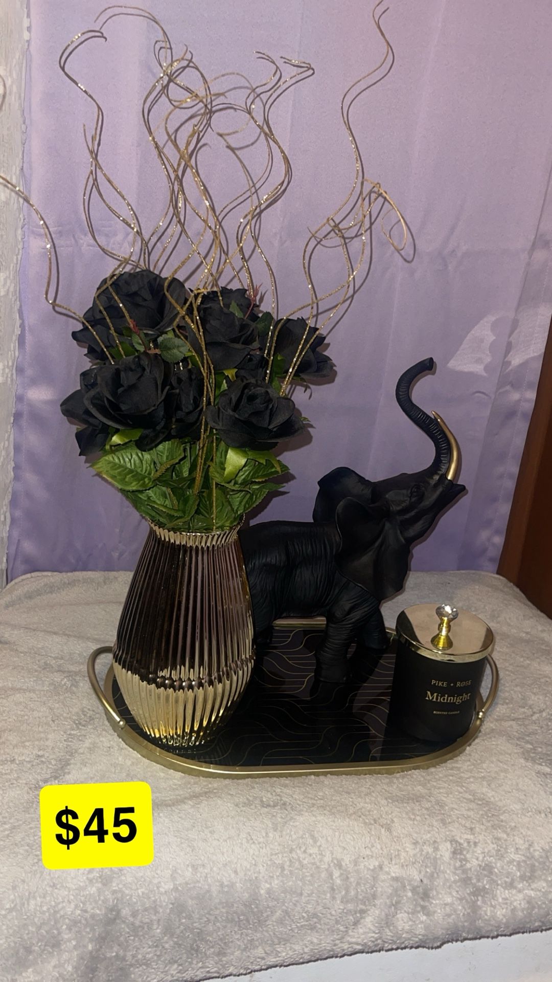 Black N Gold Center Piece