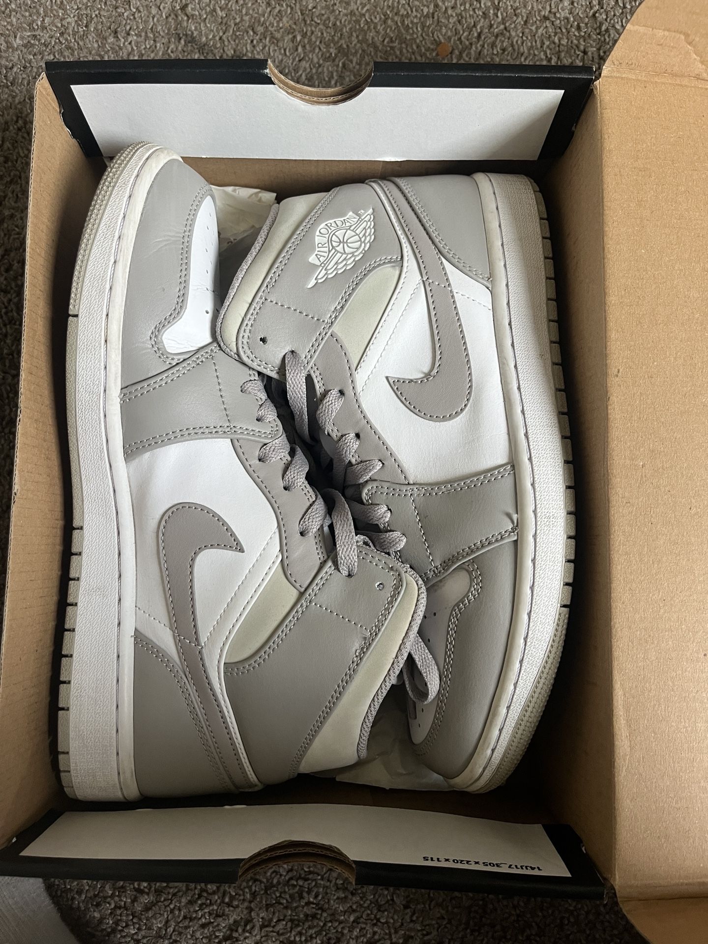 Size 9 Men Jordan 1 Mid