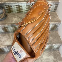 Baseball glove 