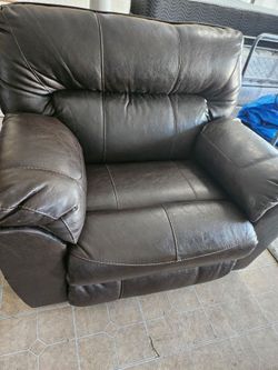 Recliner
Used, good
Conditions
Chocolate color
100 dlls pickup only