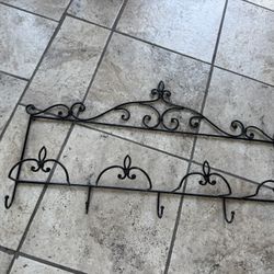 Metal Wall   Mounted.  Hangers. 5 Hooks 