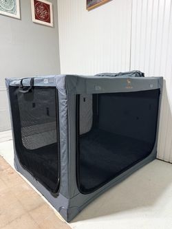 Folding portable dog crate
