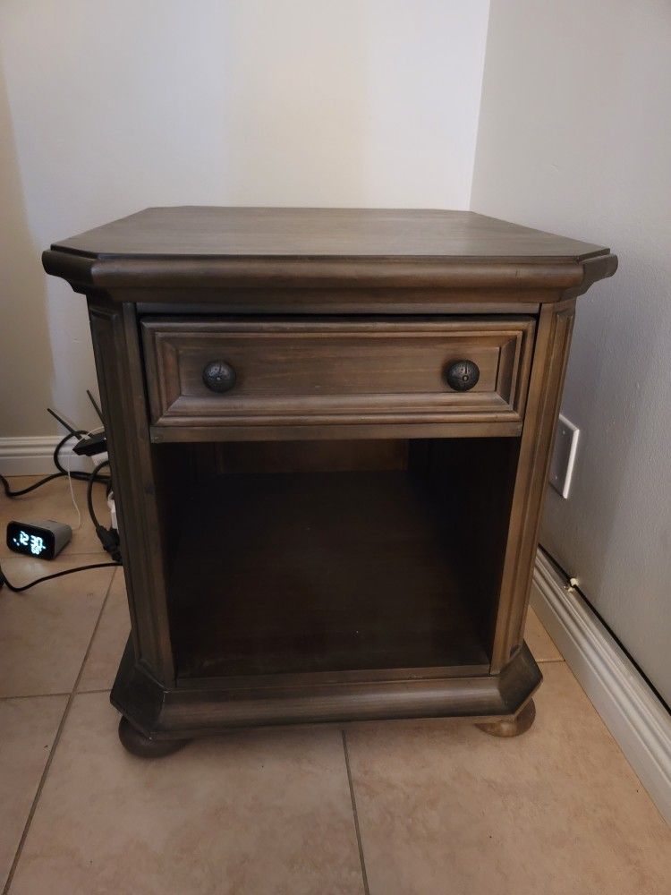Corner Table shelf
