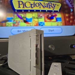 White Nintendo wii with 1 Controller and 1 game, all cables And sensor bar