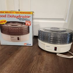 Sweda Electric Food Dehydrator 4 Trays By Telebrands Original , with box , good condition, works great, 13 inch diameter 
