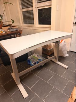 Twin Star Home 47" Ashford™ Adjustable Height Desk, wireless charger