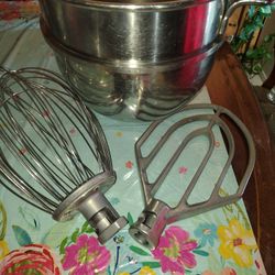 Hobart 30  Qt Mixer Bowl  Wire Whip And Flat Beater 