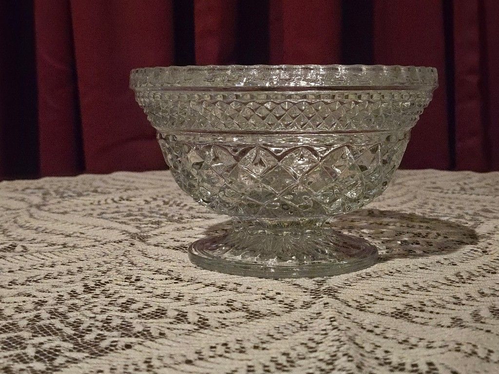 Vintage Anchor Hocking Wexford Glass Pedestal Serving Bowl/Candy Dish
