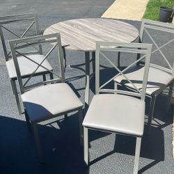 Dining Table And 4 Chairs 