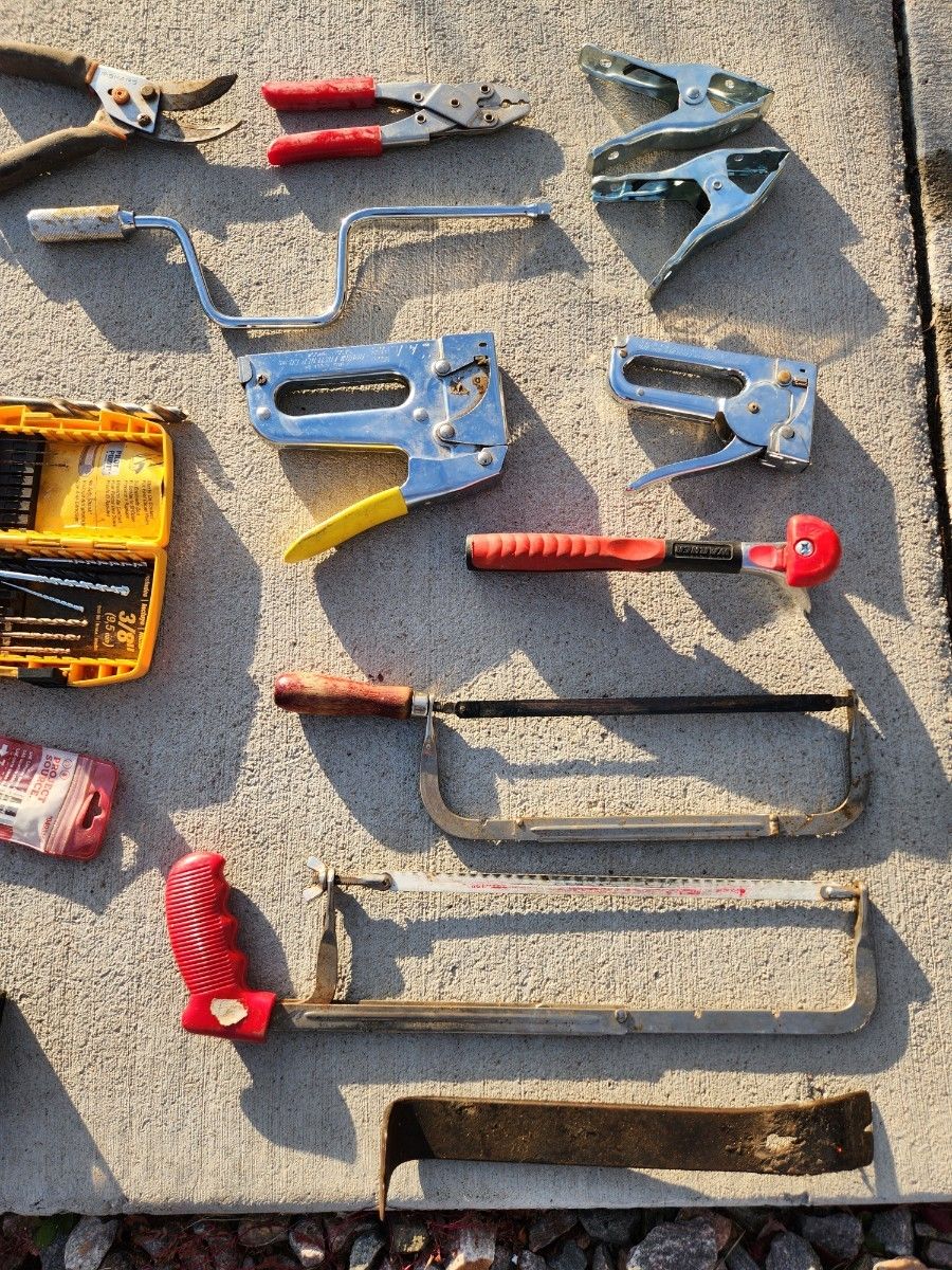 tools, tachometer etc.
drivers
analog tachometer
various things
all for $20