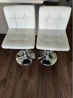 White stools for kitchen