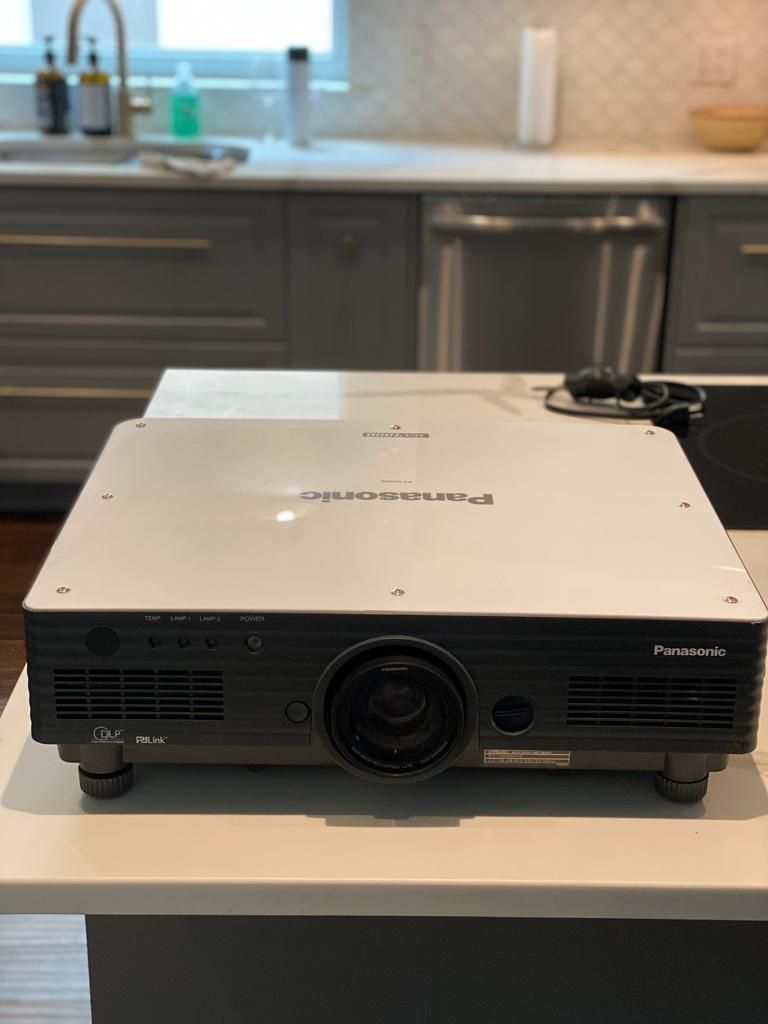 Panasonic pt-d4000 projector