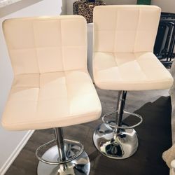 BEAUTIFUL CLASSY BAR STOOLS! 