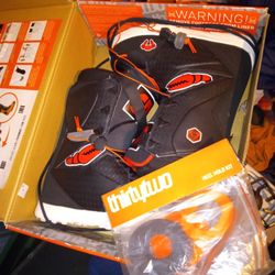 SIZE 9 SNOW BOOTS BRAND NEW