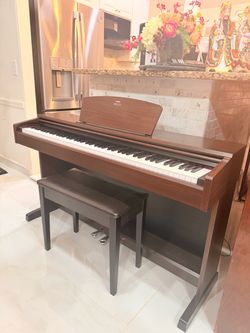 Yamaha Electrical Piano/ Delivery Available