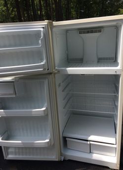 HotPoint Refrigerator