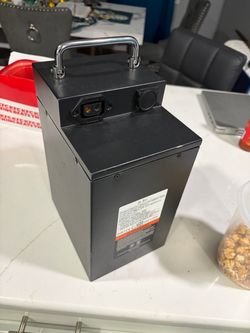 48v 21ah and comes with a charger