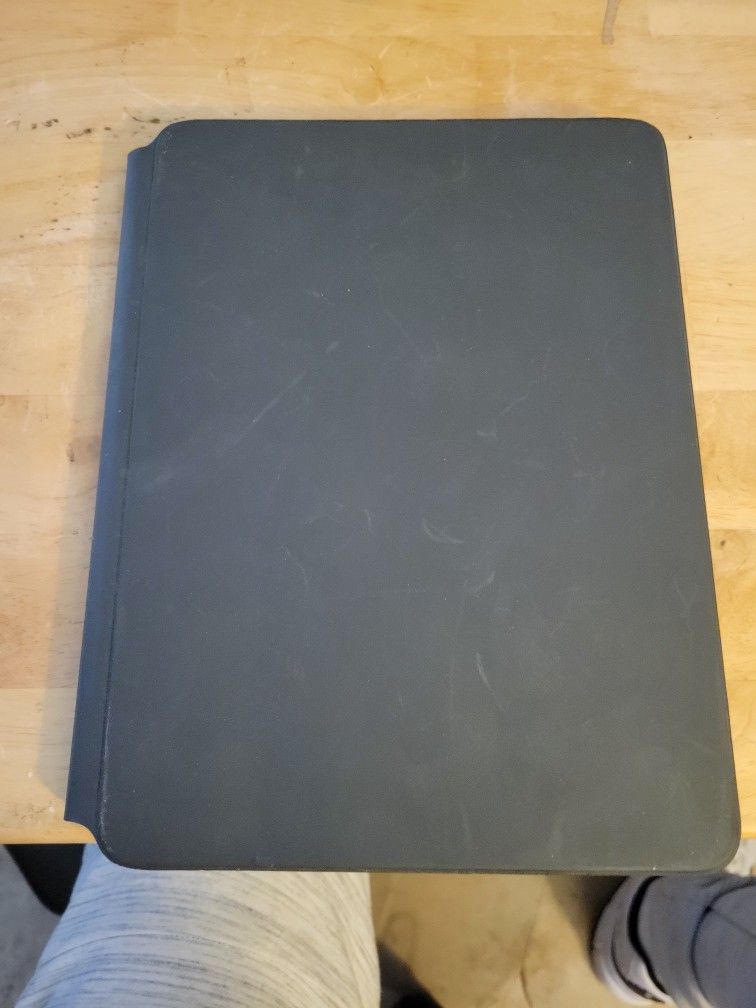 Ipad 11 Second Generation With Apple Keyboard Case
