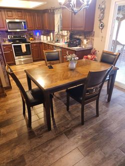 Dining room table with 4 chairs 60x36
