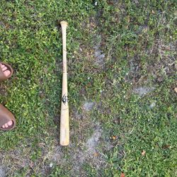 33/29 Louisville slugger bat 