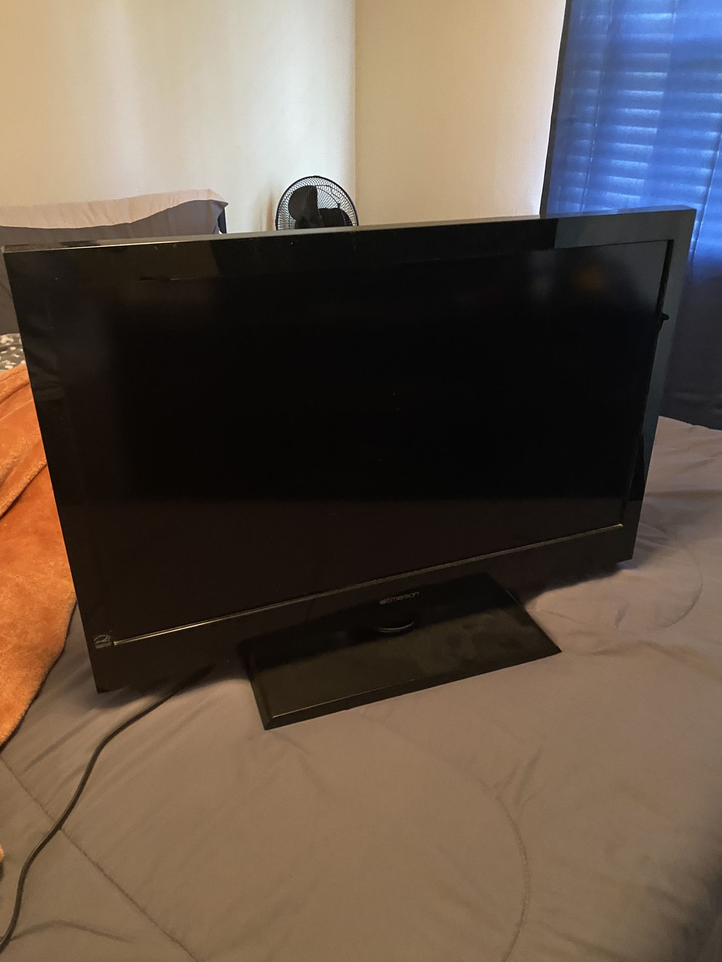 Emerson Flatscreen Tv