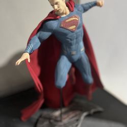 DC Collectibles Batman vs. Superman Statue 