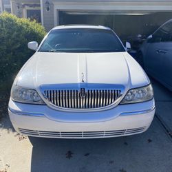 2003 Lincoln Town Car 