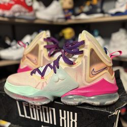 Nike LeBron 19 Valentines Day Size 13 $100
