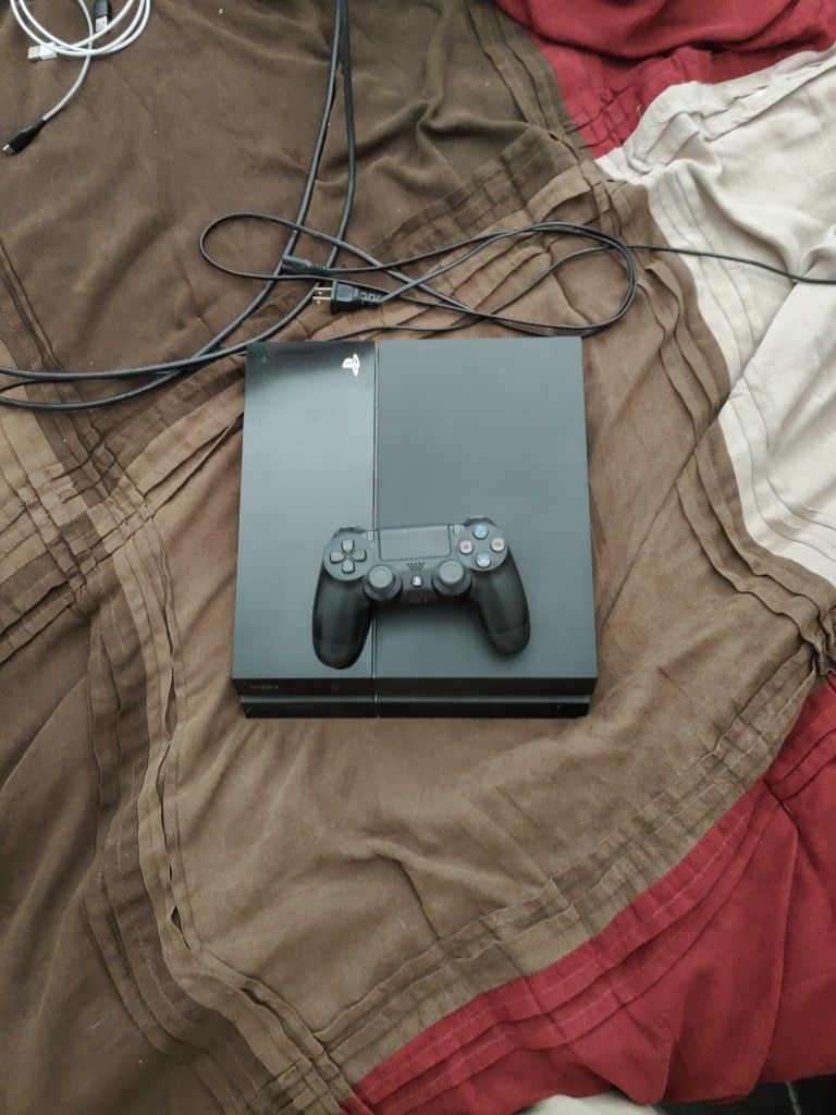 Base PS4 With Controller