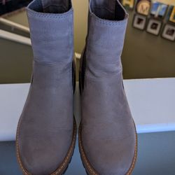 Women's Timberland Boots - size 8