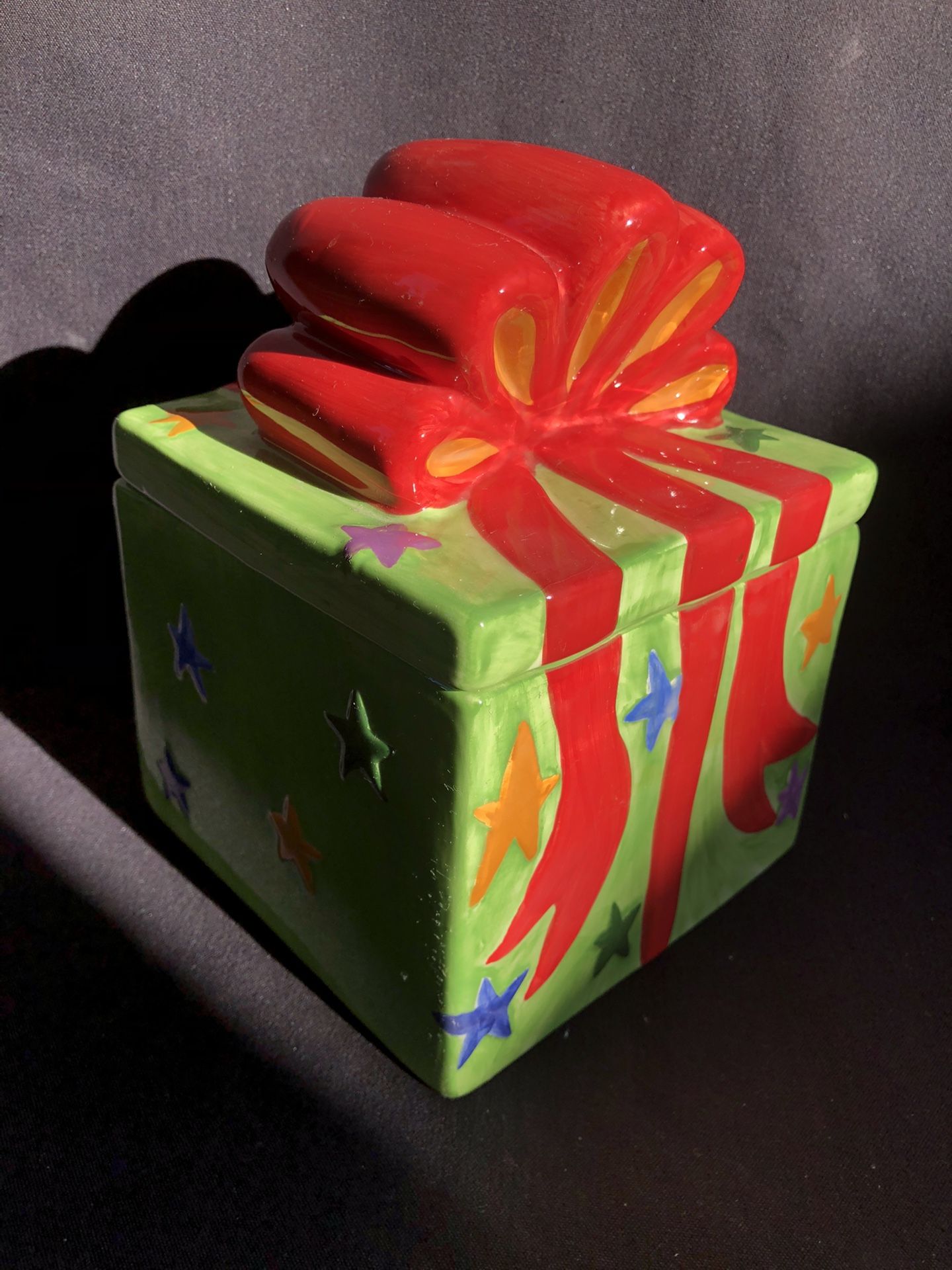 Red Bow Green Ceramic Christmas Present 7" Square Cookie Jar Gift Trinket Box
