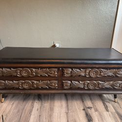 Lane Cedar Wood Sweetheart Chest