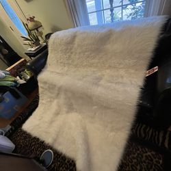 Faux fur throw/rug 5x7 