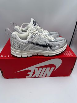 Nike Zoom Vomero 5 (GS) Photon Dust/Chrome 📏 Shoe Size 6Y (Fits Women’s 7.5)