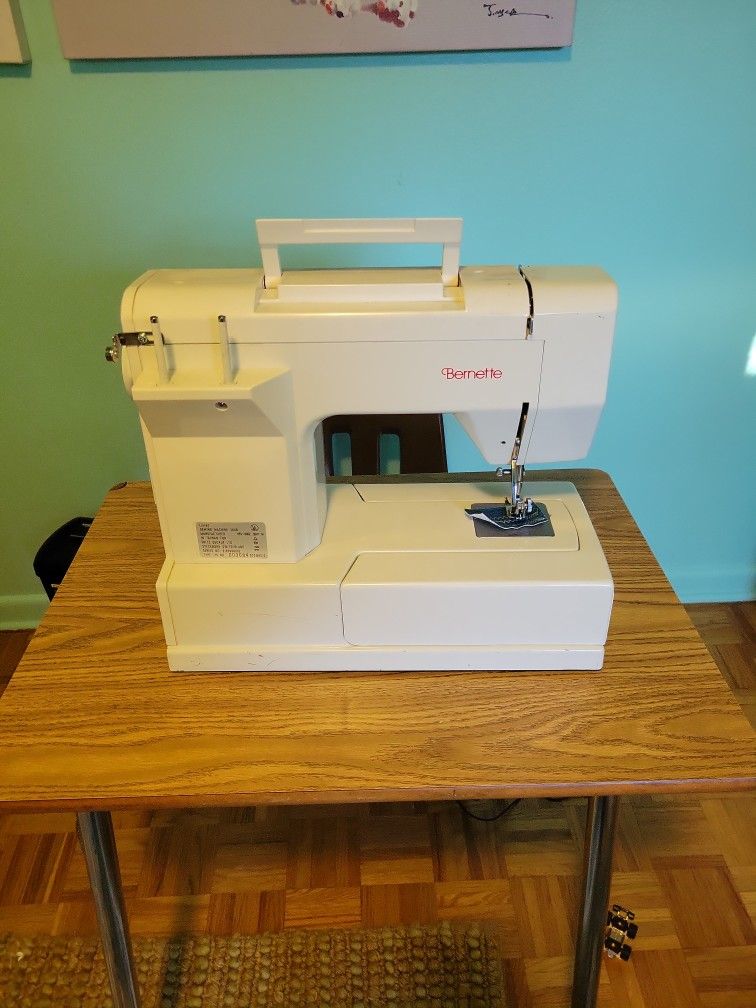 Bernette 715 Sewing Machine
