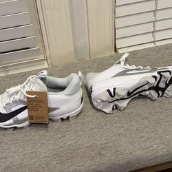BRAND NEW $60 NIKE FOOTBALL CLEATS FOR ONLY $35 FIRM (SIZE 11.5)