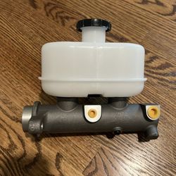NEW - Dorman M630227 Brake Master Cylinder