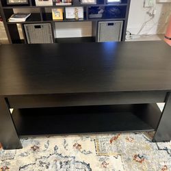 Coffee Table with Lift-Top & Storage – Excellent Condition