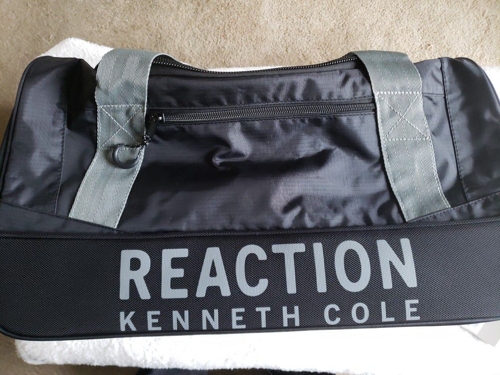 Kenneth Cole Duffle Bag 22 In